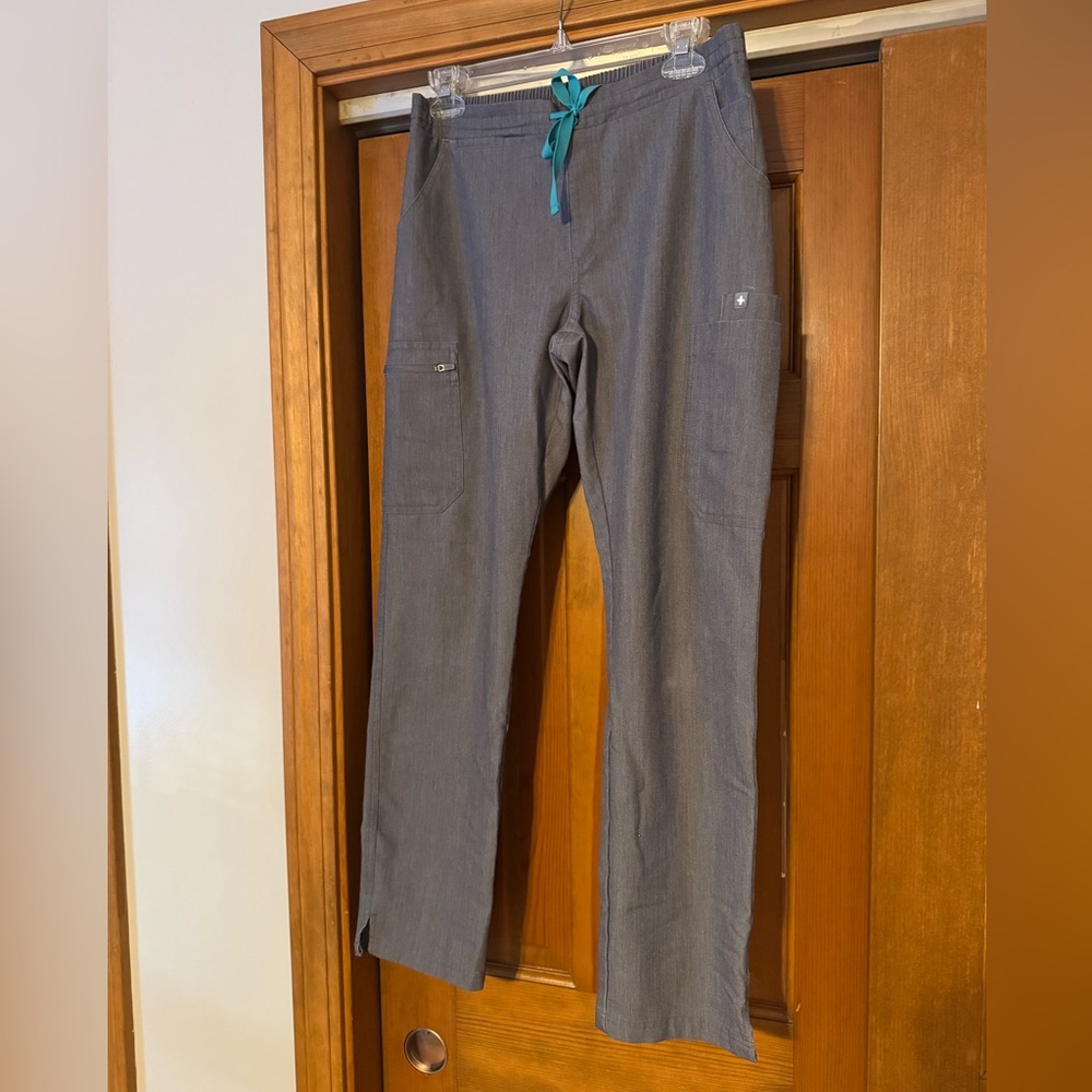 Figs Women’s High Waisted Dowa Scrub Pants in Graphite